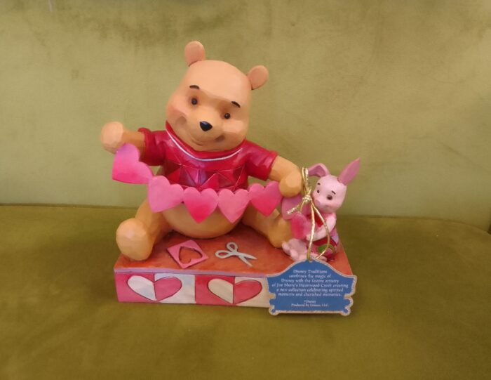 Pooh Bear / Winnie the Pooh and Piglet with hearts